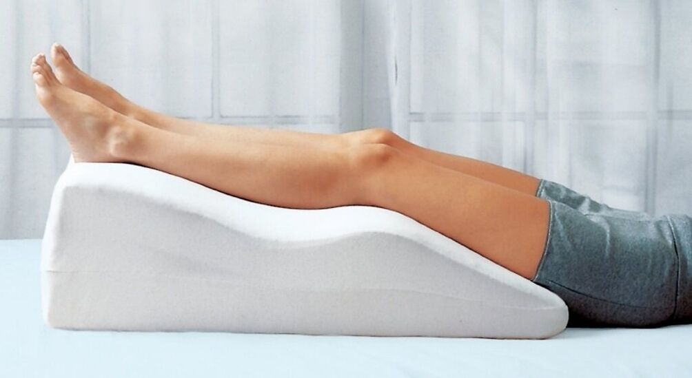 resting the legs with varicose veins